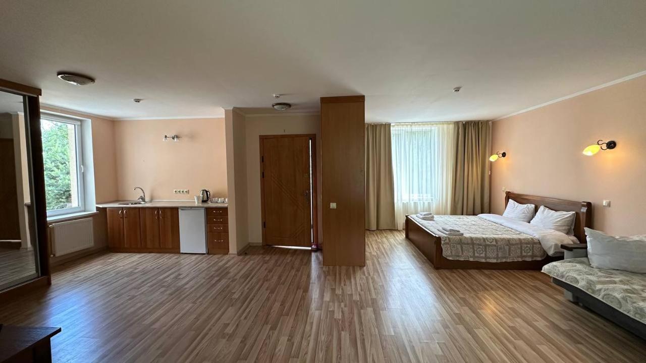 Panna Hotel Солочин Экстерьер фото