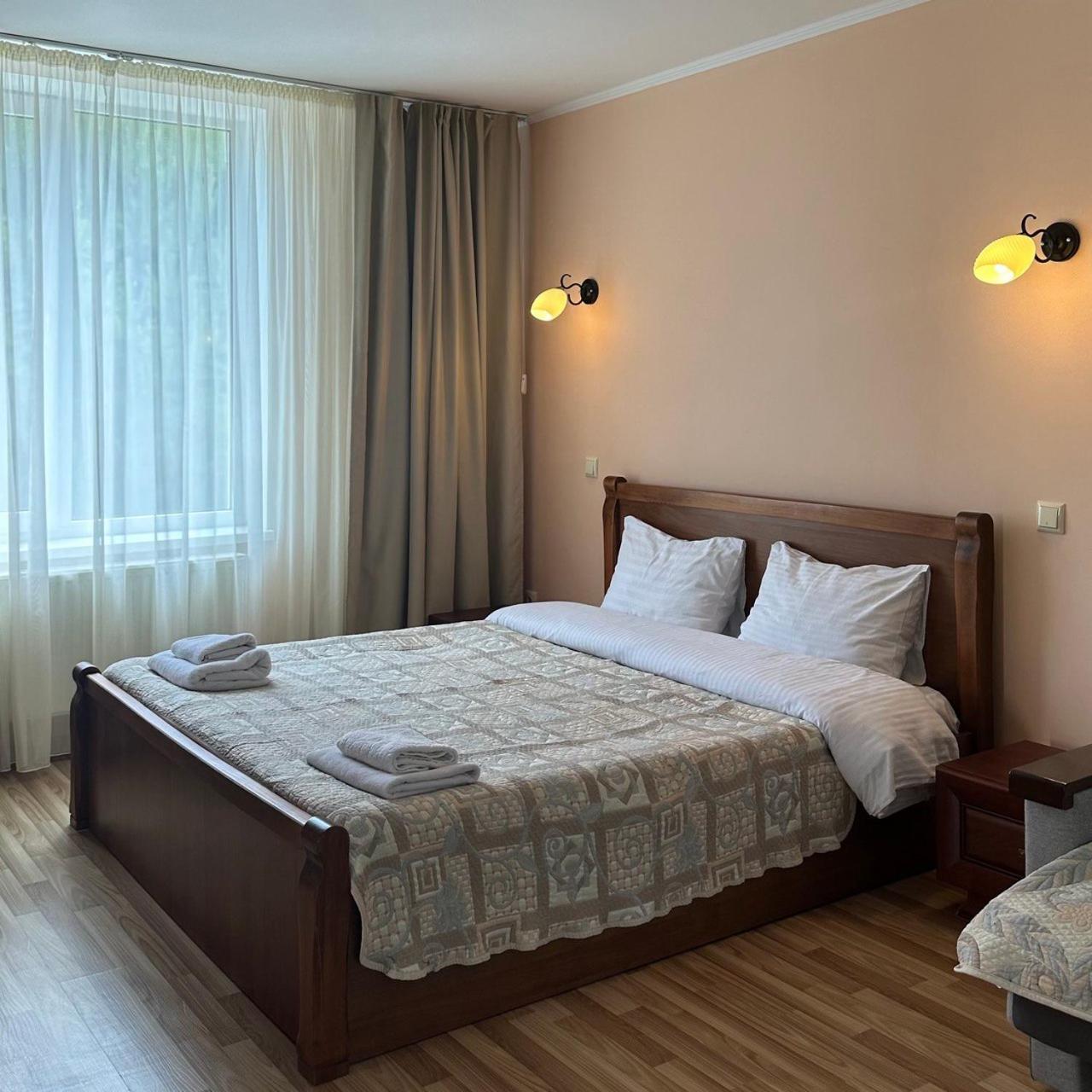 Panna Hotel Солочин Экстерьер фото